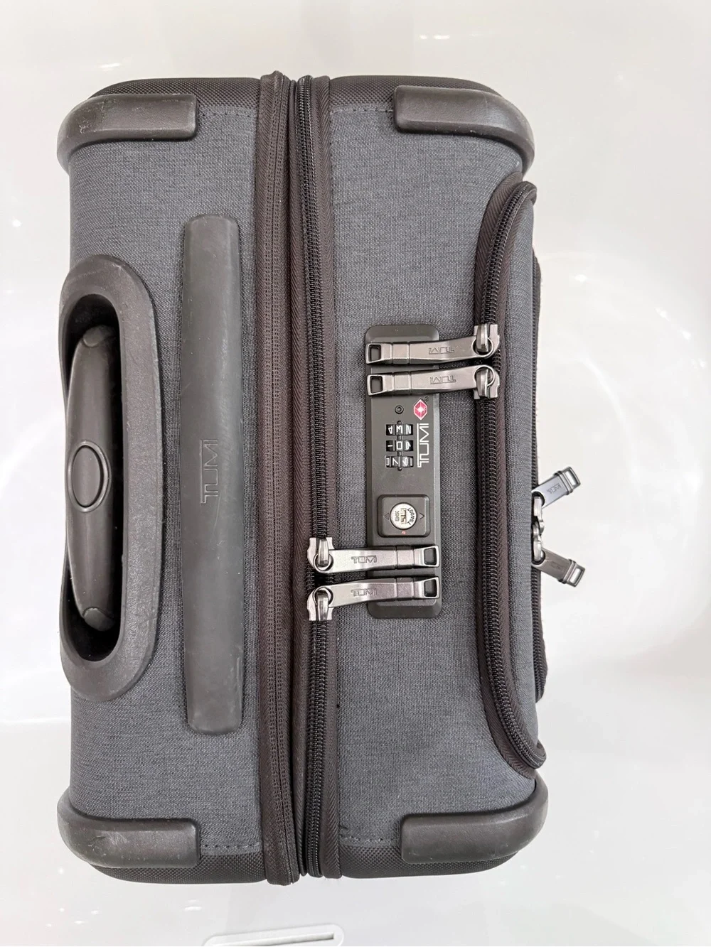 TUMI Alpha 3 Extended Trip Expandable Spinner | Anthracite | Discontinued Color